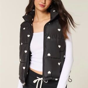 Hollister Black Heart Pattern Puffer Vest white and black NEVER WORN
